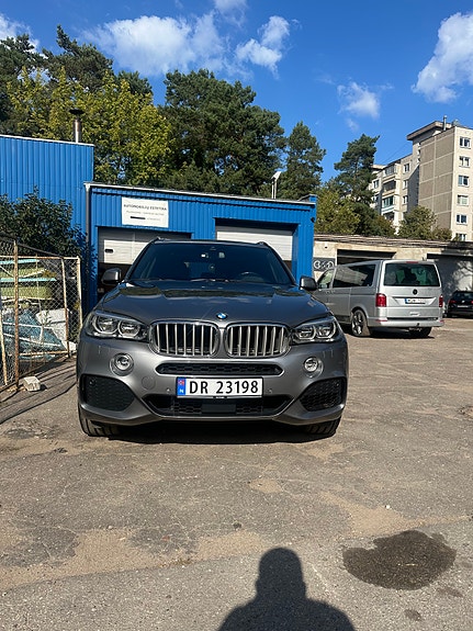 BMW X5 2 of 9