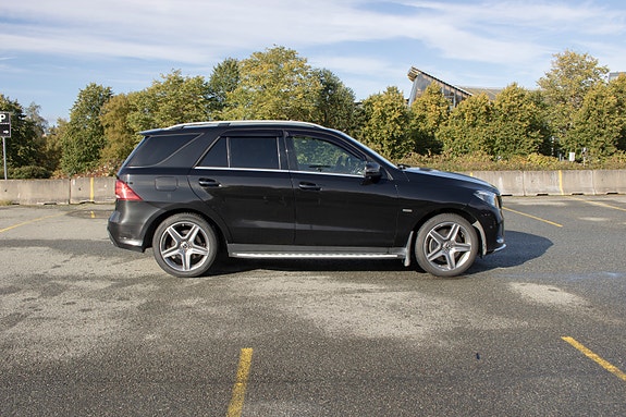 Mercedes-Benz GLE500 e 2 of 18