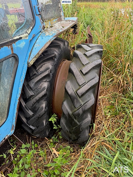 Ford 3000 m/ Haka graveaggregat fra usikkert årstall 5 of 25