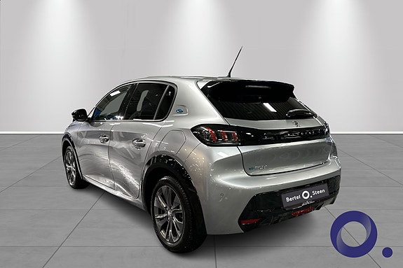 Peugeot e-208 3 of 28