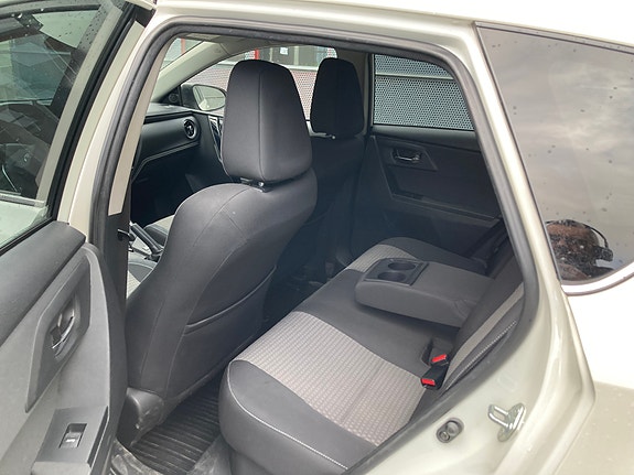 Toyota Auris 10 of 20