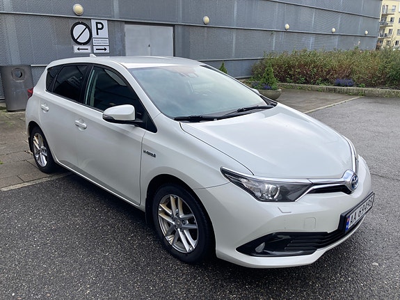 Toyota Auris 2 of 20