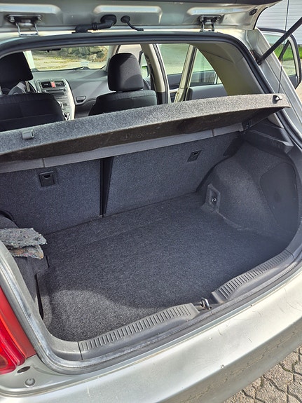 Toyota Auris 26 of 30