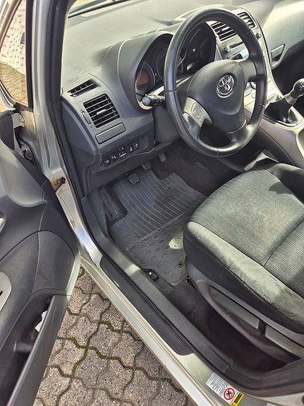 Toyota Auris 19 of 30