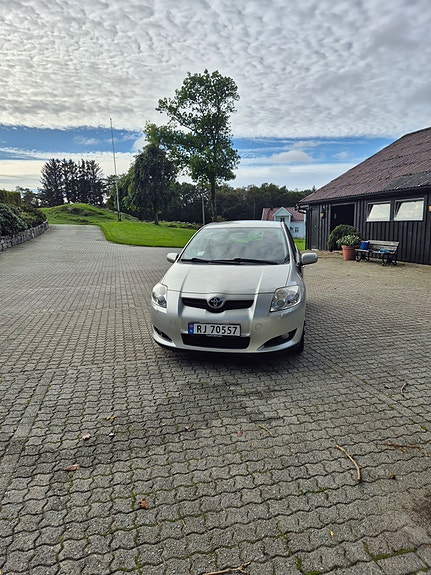 Toyota Auris 5 of 30