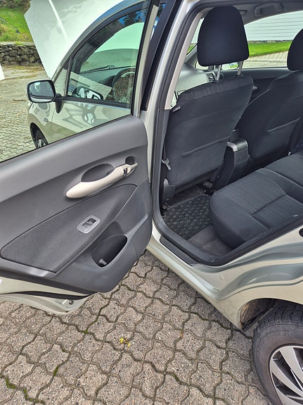 Toyota Auris 13 of 30