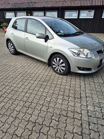 Toyota Auris 4 of 30