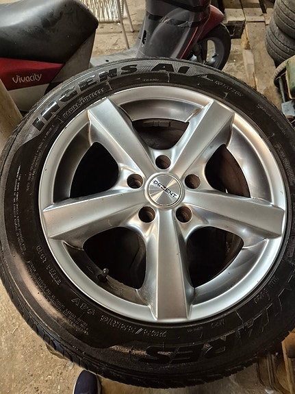 Toyota Auris 7 of 30