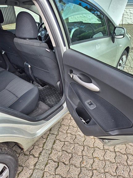 Toyota Auris 12 of 30