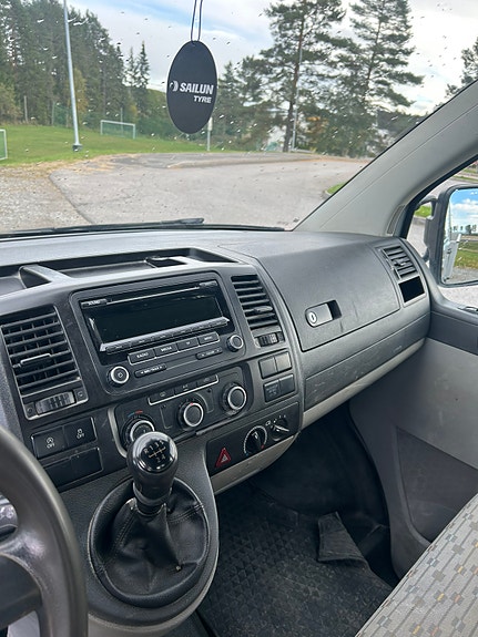 Volkswagen Transporter 9 of 15