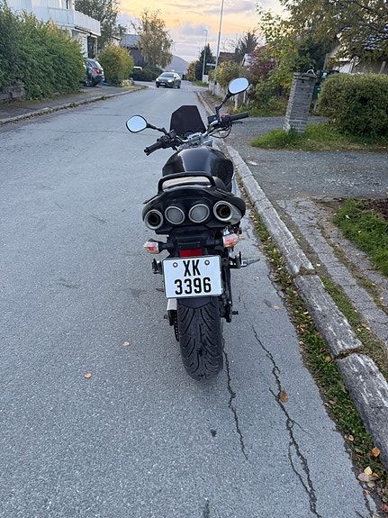 Suzuki GSR 600 3 of 7