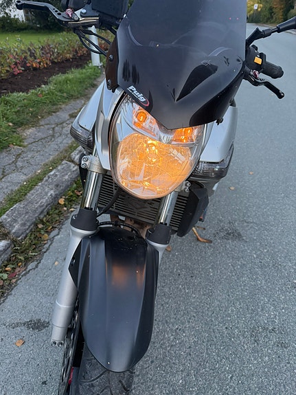 Suzuki GSR 600 6 of 7