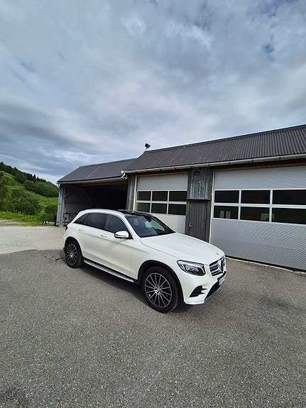 Mercedes-Benz GLC220 d 2 of 14