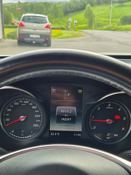 Mercedes-Benz GLC220 d 9 of 14