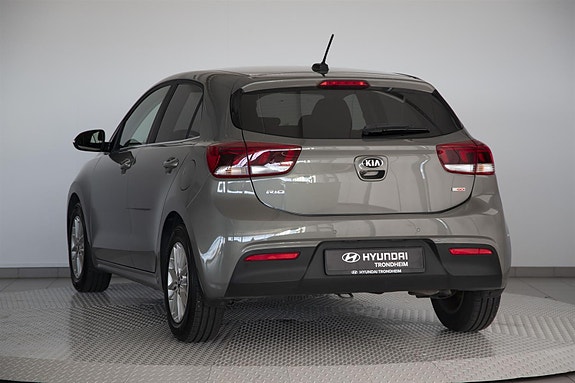 Kia Rio 7 of 27