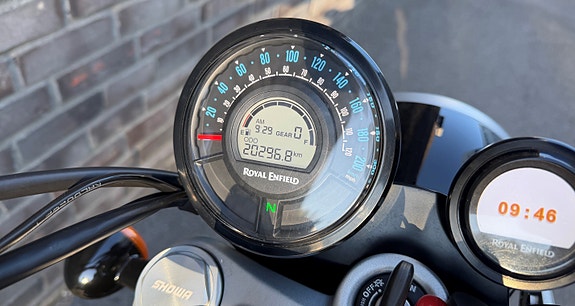 Royal Enfield Super Meteor 650 5 of 11