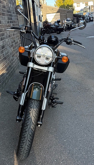 Royal Enfield Super Meteor 650 10 of 11