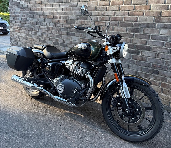 Royal Enfield Super Meteor 650 3 of 11