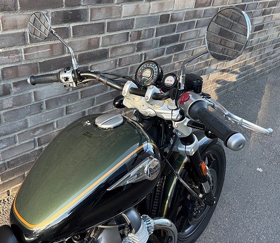 Royal Enfield Super Meteor 650 4 of 11