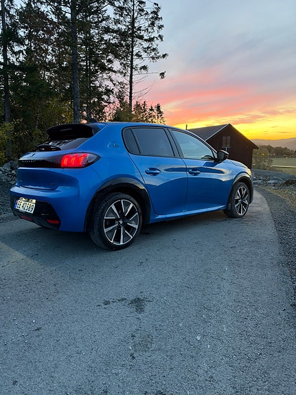 Peugeot 208 4 of 13