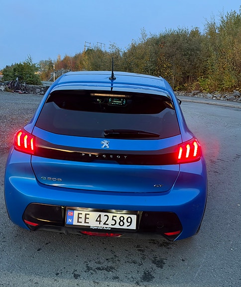 Peugeot 208 2 of 13