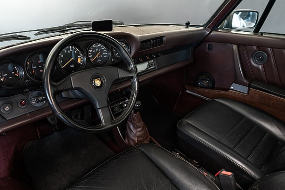 Porsche 911 11 of 30