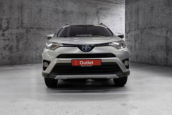 Toyota RAV4 2 of 15