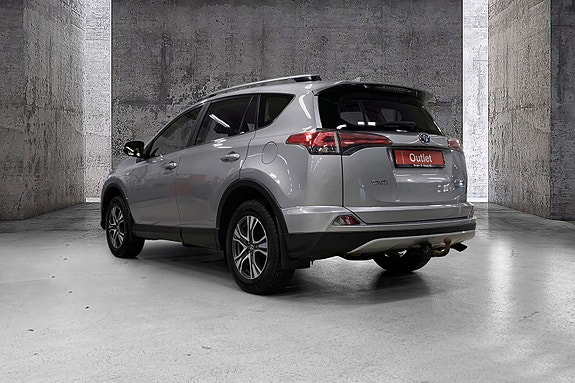 Toyota RAV4 3 of 15