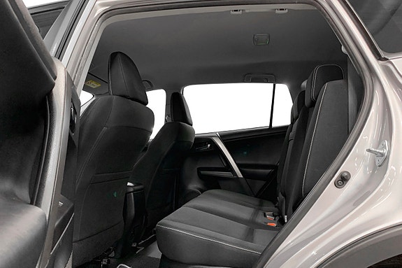 Toyota RAV4 12 of 15