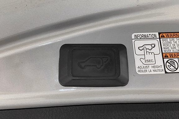 Toyota RAV4 11 of 15