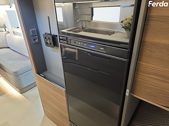 Adria Alpina 613 UT 10 of 19
