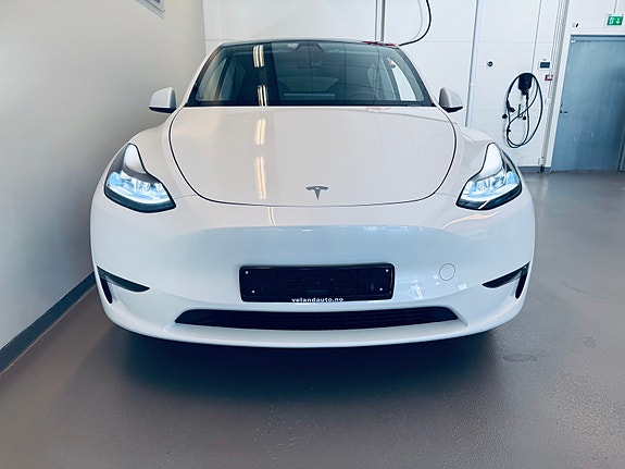Tesla Model Y 2 of 24