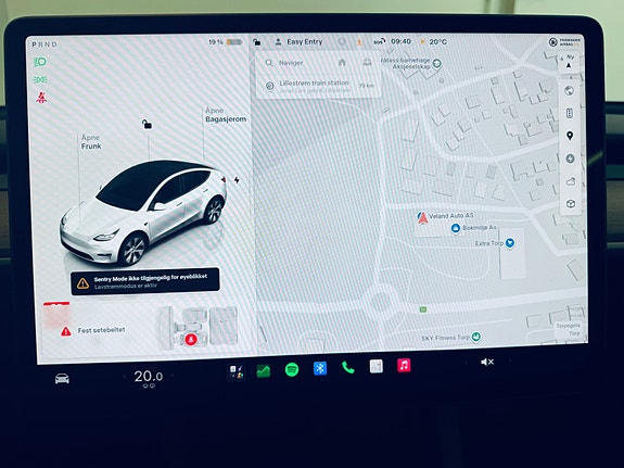 Tesla Model Y 14 of 24
