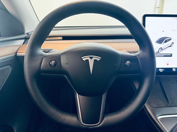 Tesla Model Y 12 of 24