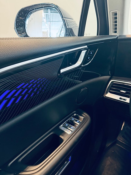 Hongqi E-HS9 24 of 30