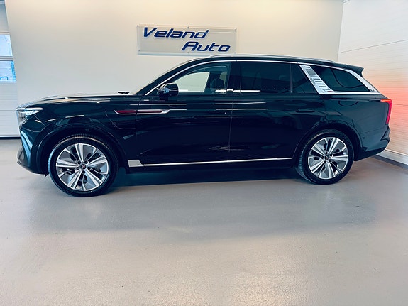 Hongqi E-HS9 3 of 30