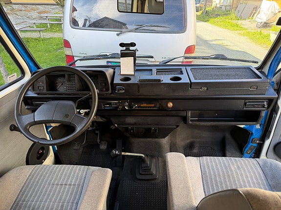 Volkswagen Caravelle 3 of 11
