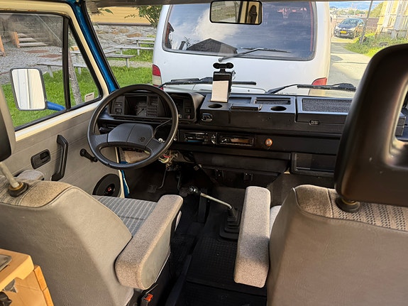Volkswagen Caravelle 4 of 11