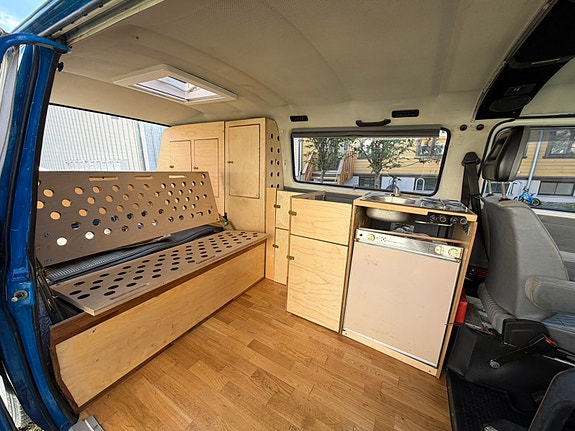 Volkswagen Caravelle 6 of 11