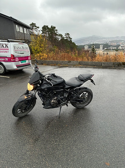 Yamaha MT-07 3 of 7