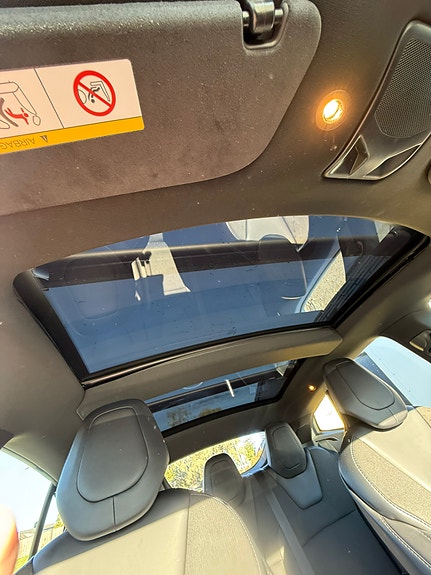 Tesla Model S 22 of 27