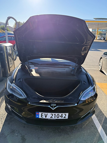 Tesla Model S 20 of 27