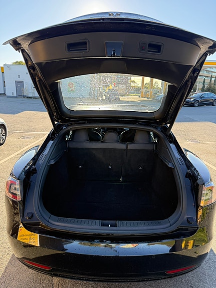 Tesla Model S 16 of 27
