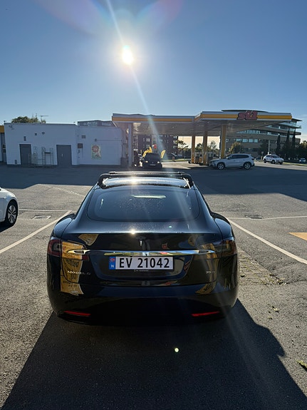Tesla Model S 8 of 27