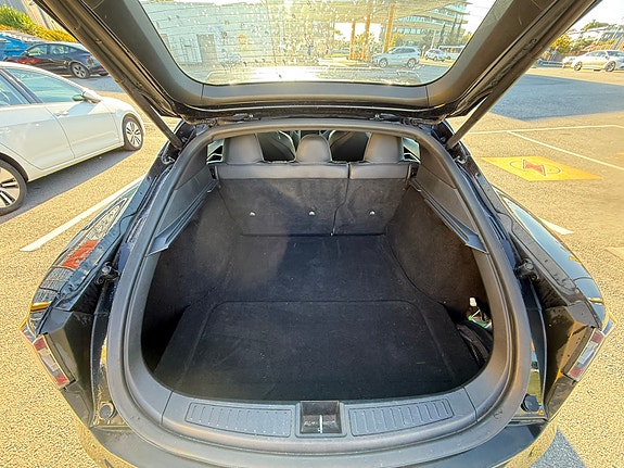 Tesla Model S 17 of 27