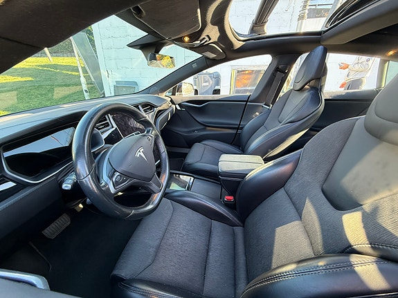 Tesla Model S 12 of 27