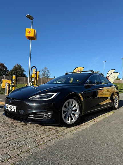 Tesla Model S 4 of 27