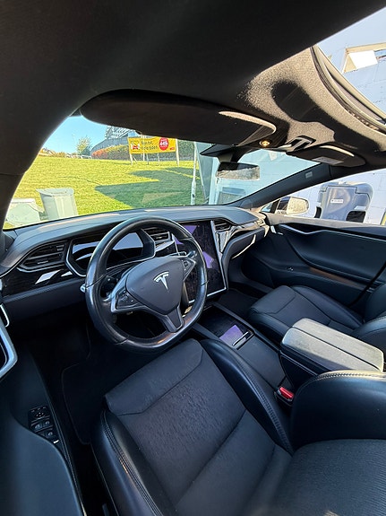 Tesla Model S 11 of 27
