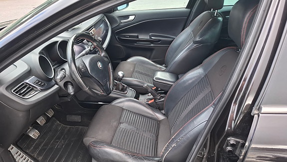 Alfa Romeo Giulietta 7 of 16