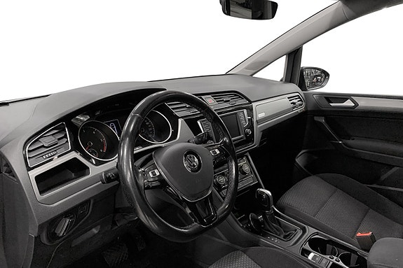 Volkswagen Touran 8 of 12
